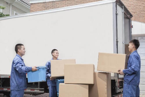 Removal truck hire service for moving homes in Dartford