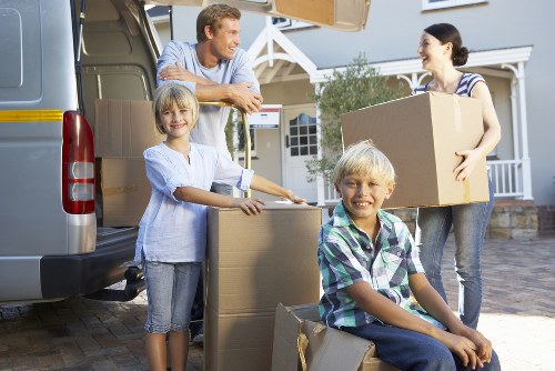 Professional man with van Dartford service supporting everyday relocations
