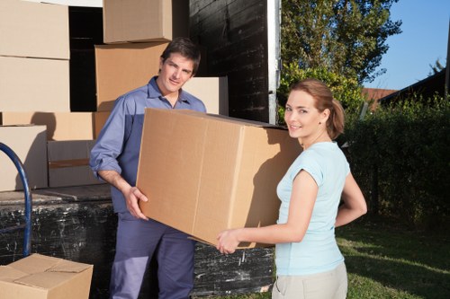 Professional moving truck loading and unloading support in Dartford